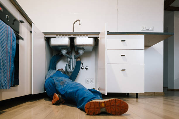 Professional Emergency Plumber technician working in Keansburg, NJ